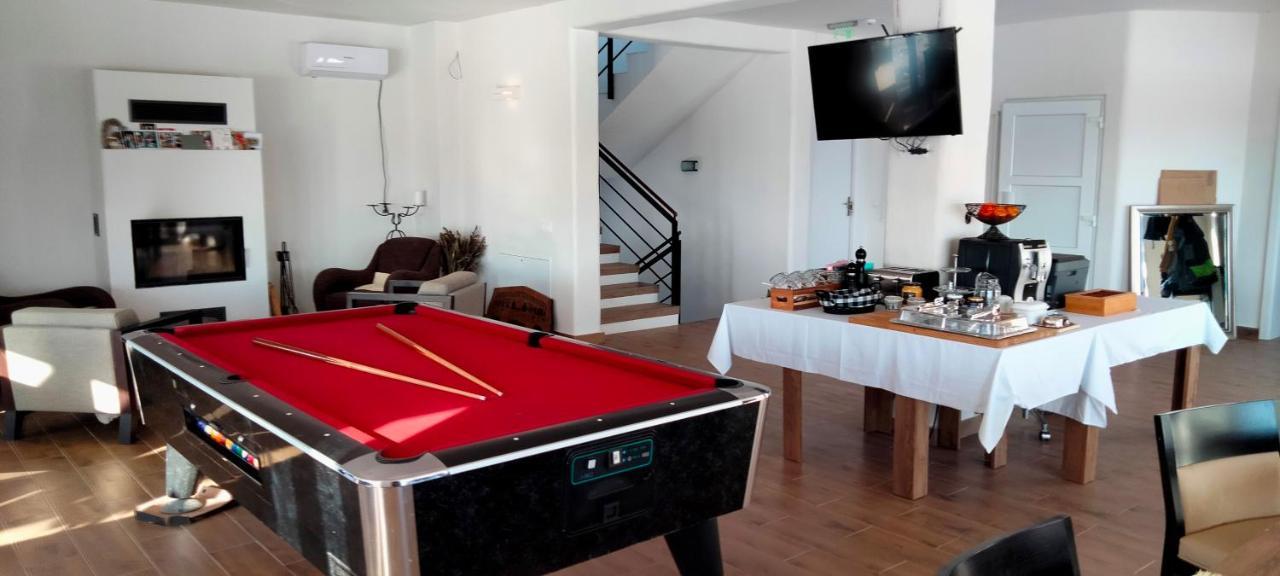 Casa Comilor Bed & Breakfast Surdesti  Ngoại thất bức ảnh