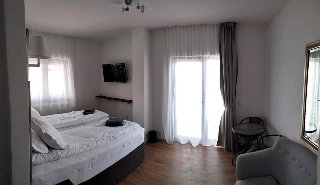 Casa Comilor Bed & Breakfast Surdesti  Ngoại thất bức ảnh