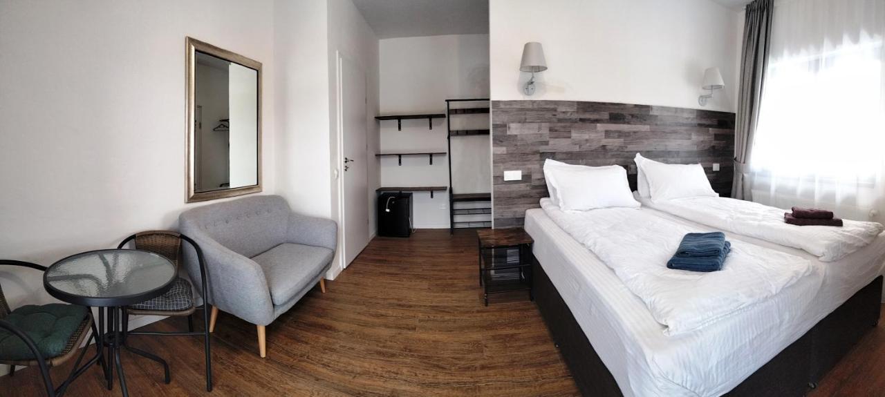 Casa Comilor Bed & Breakfast Surdesti  Ngoại thất bức ảnh