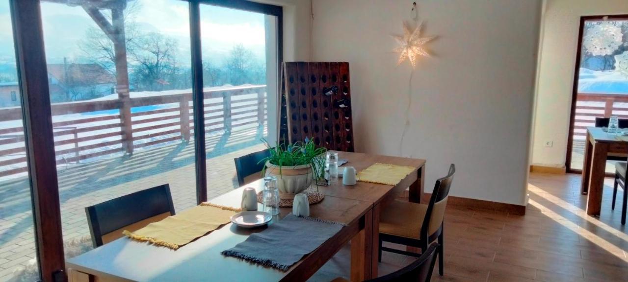 Casa Comilor Bed & Breakfast Surdesti  Ngoại thất bức ảnh
