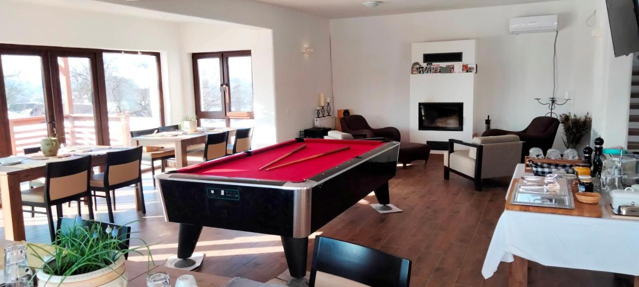 Casa Comilor Bed & Breakfast Surdesti  Ngoại thất bức ảnh